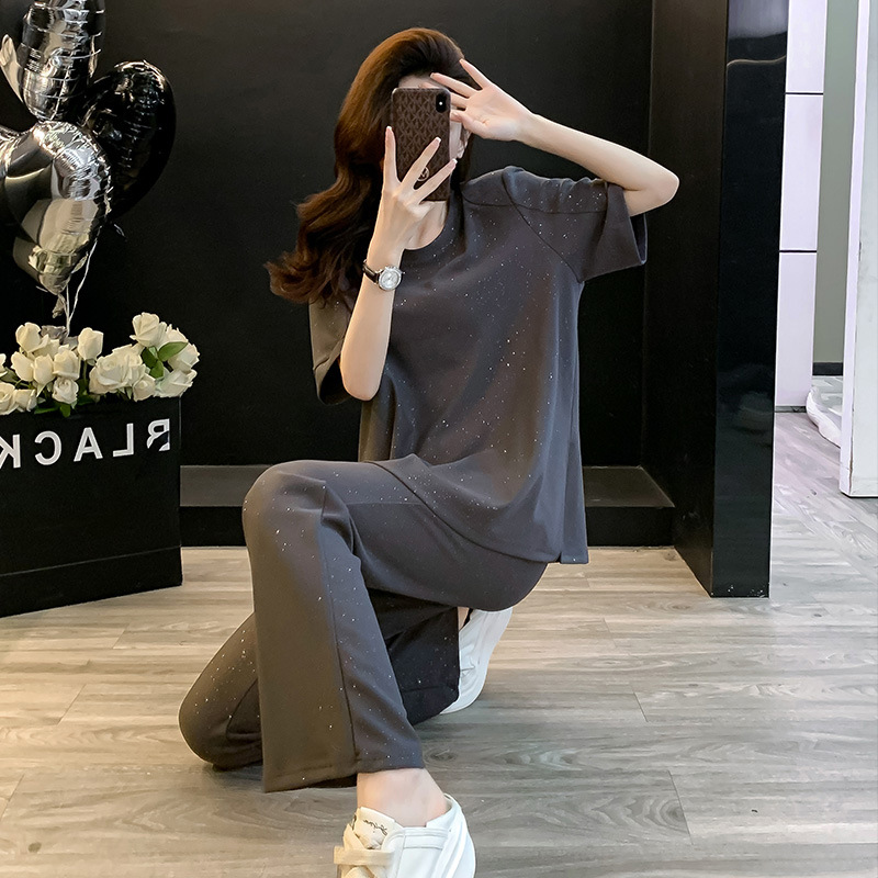 High-end Fashion Sports Style suit Summer Round Neck Loose Solid Color Age-reducing Top Two-piece Women's Clothing