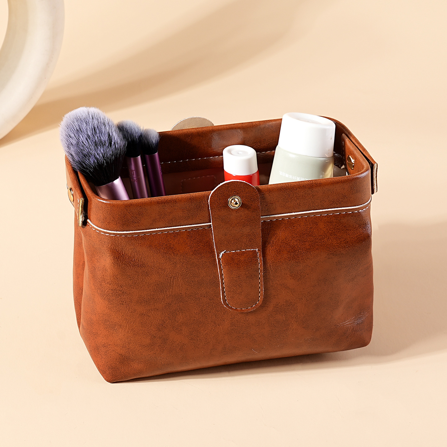 Bolsa de abrazadera de gran capacidad de salida, bolsa de maquillaje ligera de lujo, almacenamiento de cuero suave, bolsa de maquillaje impermeable de viaje de negocios