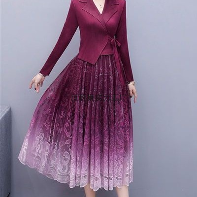 2025秋新款法式褶皱长袖西装领假两件遮肚修身收腰长款蕾丝连衣裙