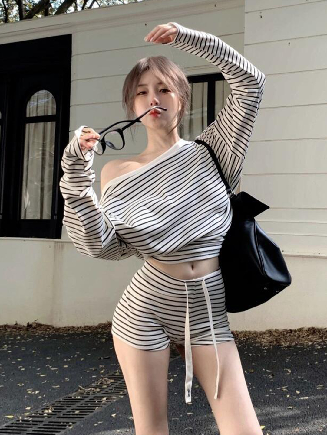 Black And White Striped Off-shoulder Pajama Set For Women_voghion.com