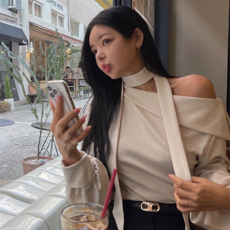 한국 동대문 봄과 여름 새 셔츠 여성 디자인 센스 틈새 목 어깨 올매치 피겨 긴팔 티셔츠