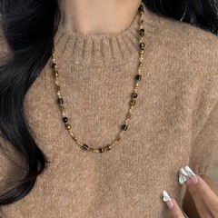 秋冬の新型美ラード虎眼石カレー色ビーズの長いネックレスはシンプルでおしゃれなセーターチェーンの女性です。