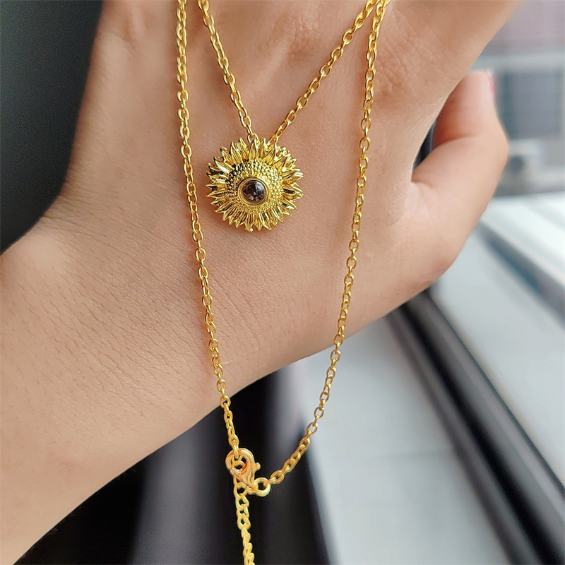 New Fashionable and Elegant Sunflower Jewelry Pendant Necklace Sunflower Necklace Projection Necklace Friendship Necklace_voghion.com