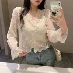 秋季新款蕾丝衫上衣女秋冬叠穿内搭打底衫花边v领镂空喇叭袖小衫