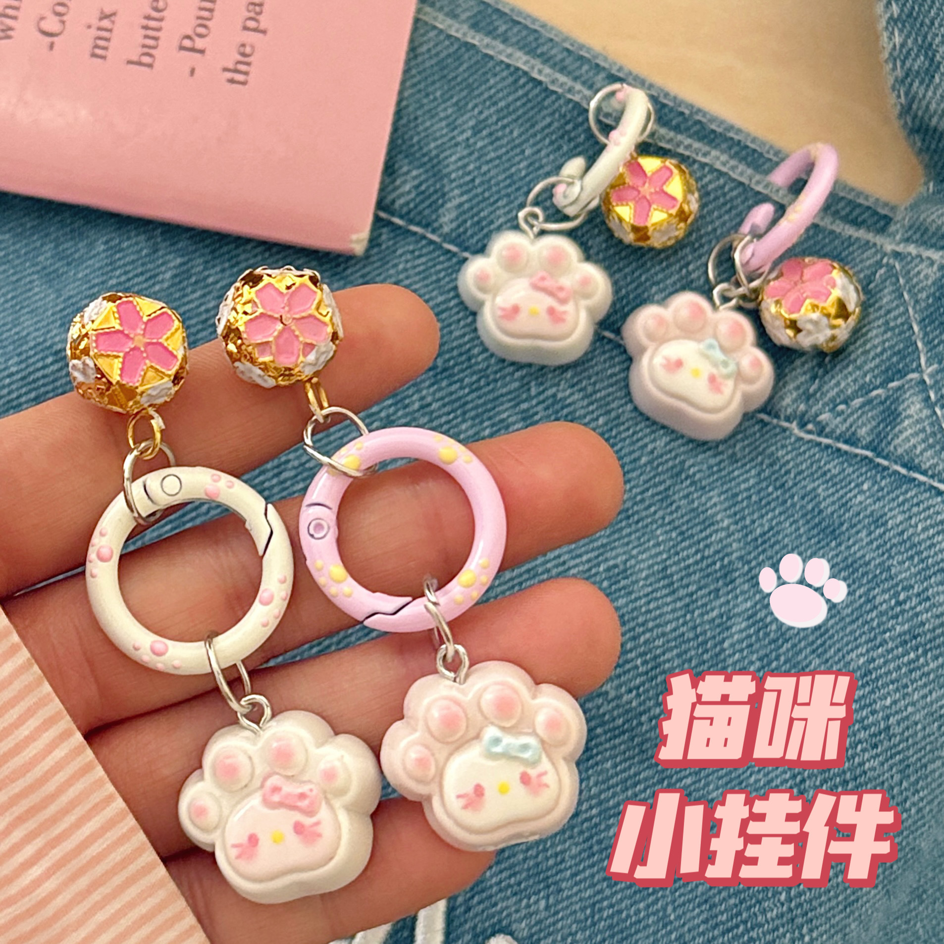 Cute gato garra campana círculo fijación colgante corazón de niña gatos bolsas escolares llaveros colgante miel regalos al por mayor