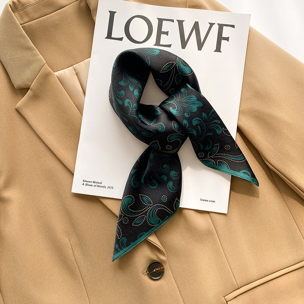 Green silk light and thin breathable elegant scarf