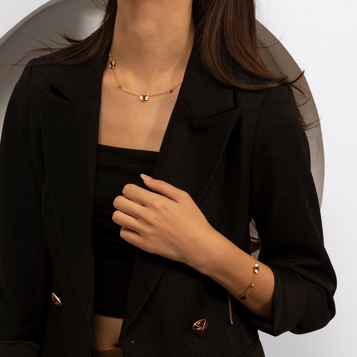 Collar de acero inoxidable TENA lujo ligero de alto nivel, colgante de abeja, brazalete de joyería, conjunto de mujeres transfronterizas