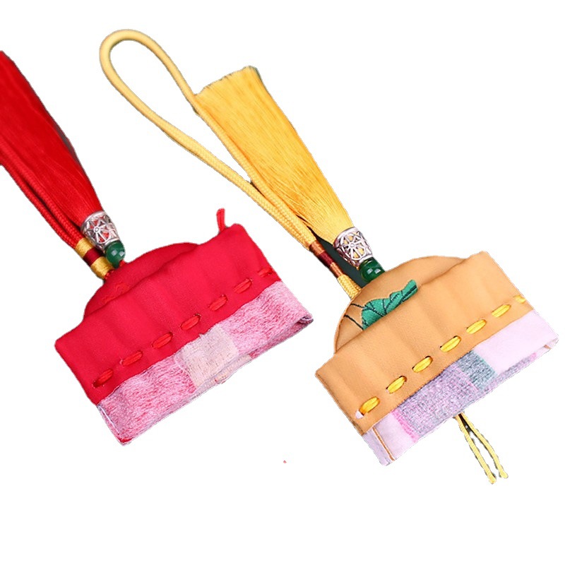 Dragon Boat Festival Repelente de mosquitos Bolsita de brocado Bolsa vacía Protector de bolsita Colgante de coche de estilo antiguo portátil Regalo del festival del barco del dragón