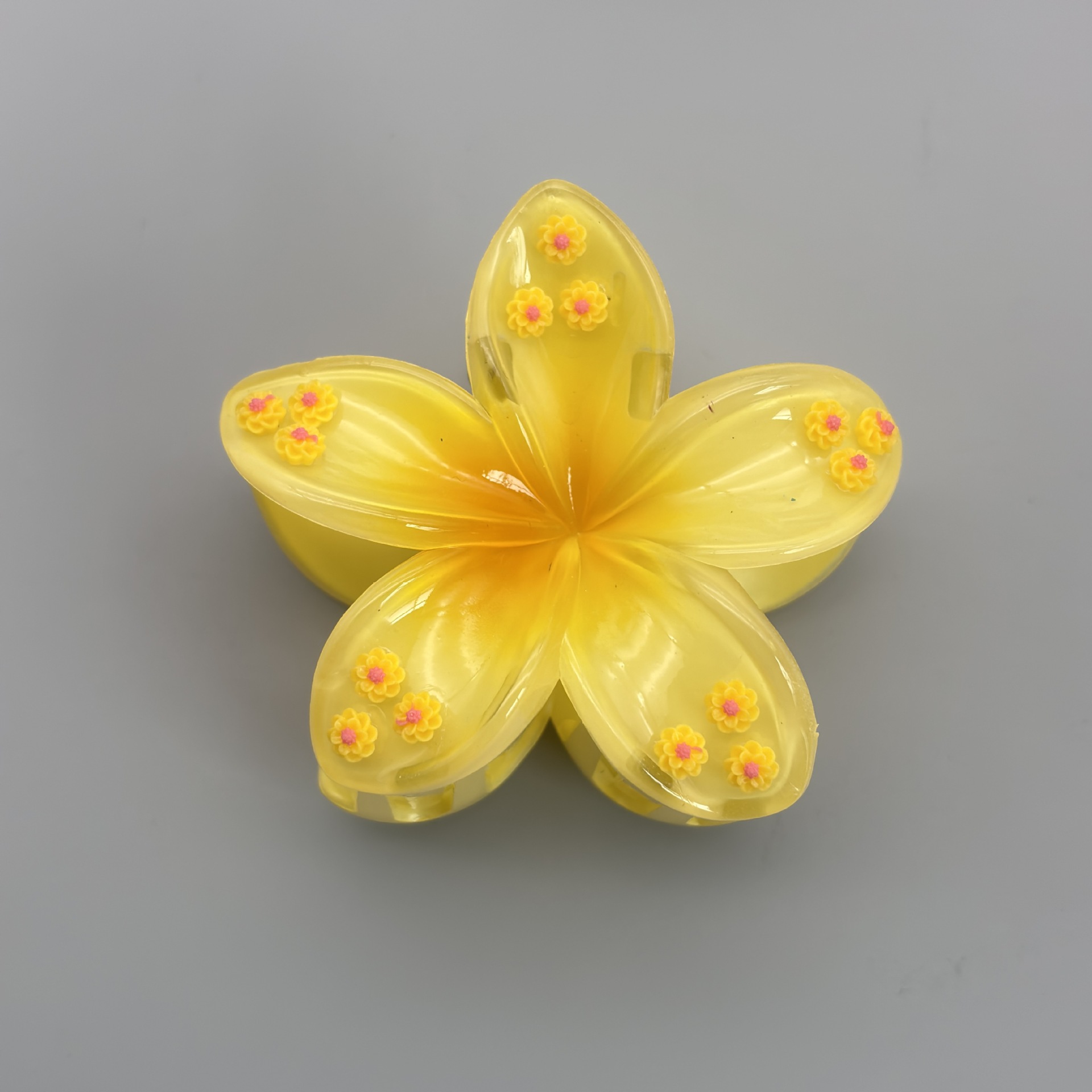 Pinza de pelo acrílica con flor de plumeria para mujer, accesorio de alta gama, pinza de tiburón, pinza de pelo cruzada para el verano.