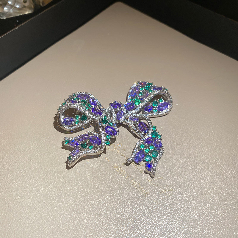 Vintage Enamel Horse Brooch for the Zodiac Year, Retro High-End Suit Pin, Fashionable Versatile Accessory for Women