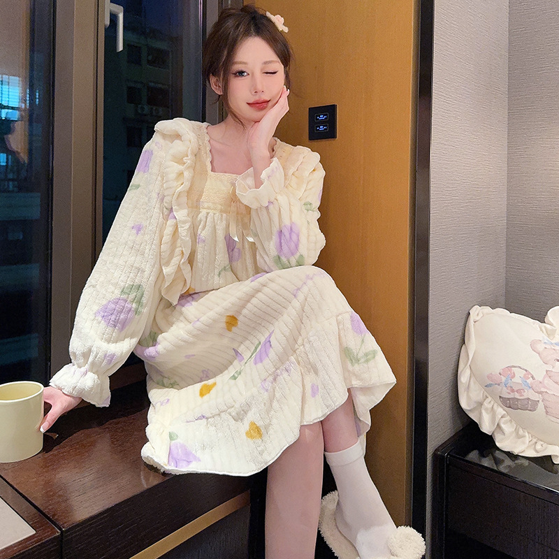 플란넬 잠옷 여성의 가을과 겨울 새로운 공주 스타일 잠옷 기모 겨울 따뜻한 집 옷을 입고 두꺼운 외부 스타일
