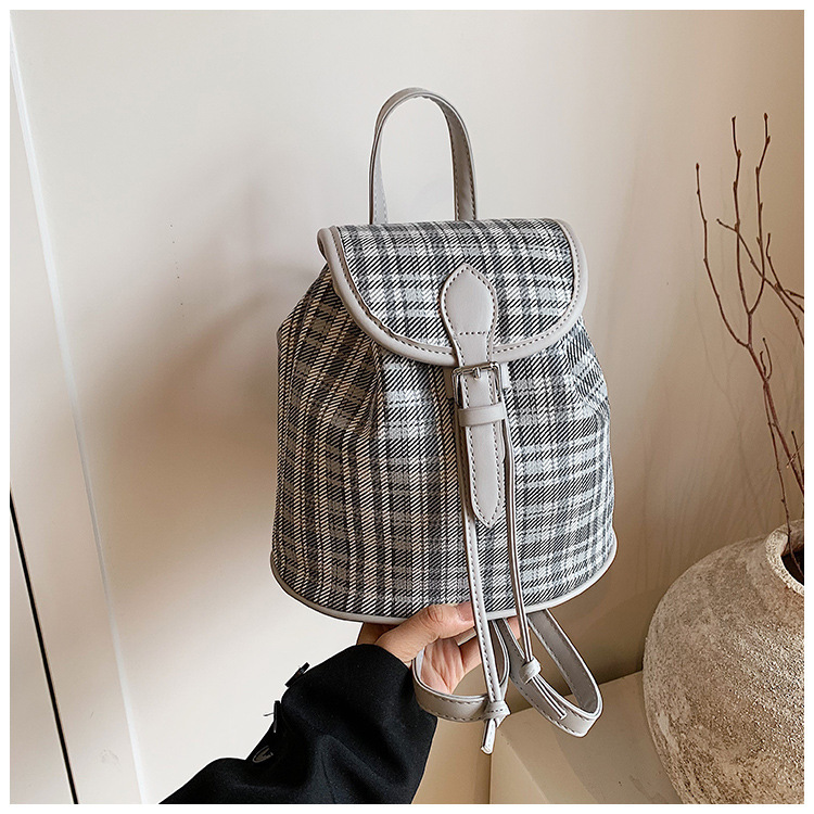 Backpack for women, fashionable niche design, hand-held Korean version backpack, high-end feeling, bucket bag, trendy_voghion.com