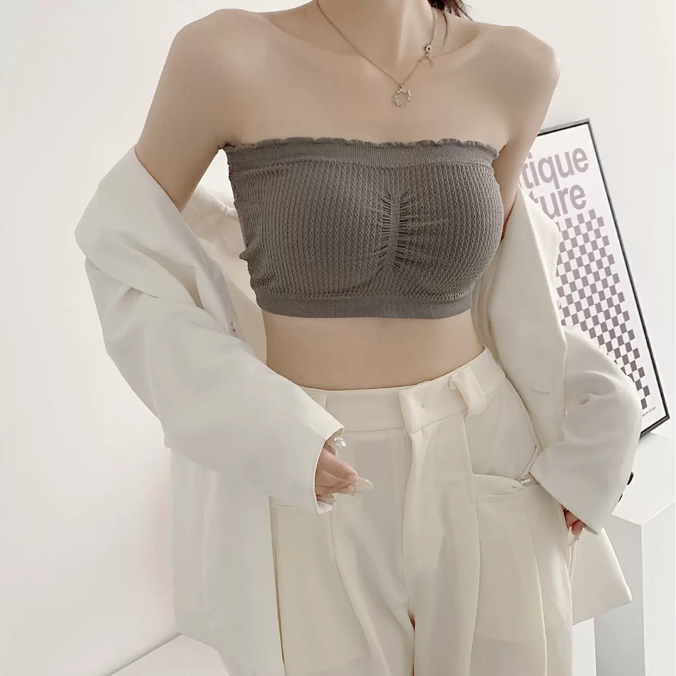 一字围抹胸无肩带内衣女学生防走光防滑裹胸内搭美背文胸罩带胸垫