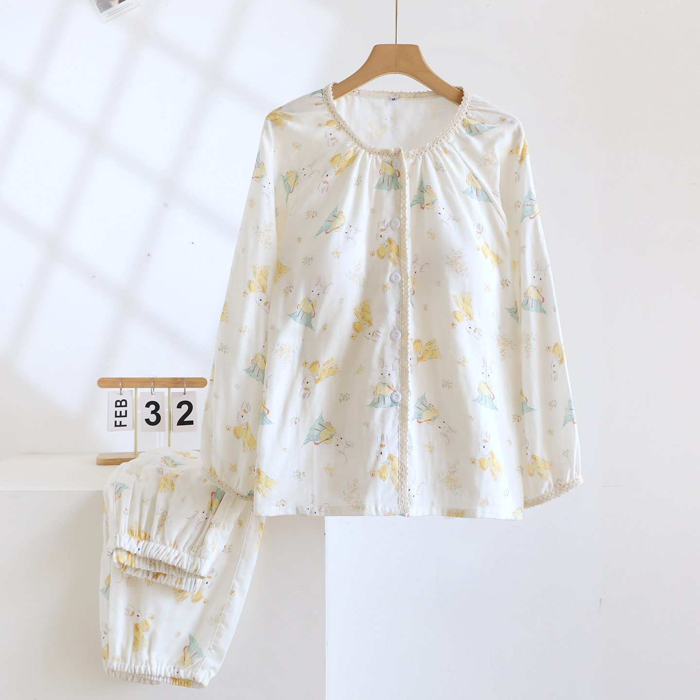 Women's Spring & Fall Pure Cotton Round Neck Double-Layer Gauze Breast Pad Pajamas Thin Style with Bra Collarless Ancient Style Rabbit Home Wear Bra