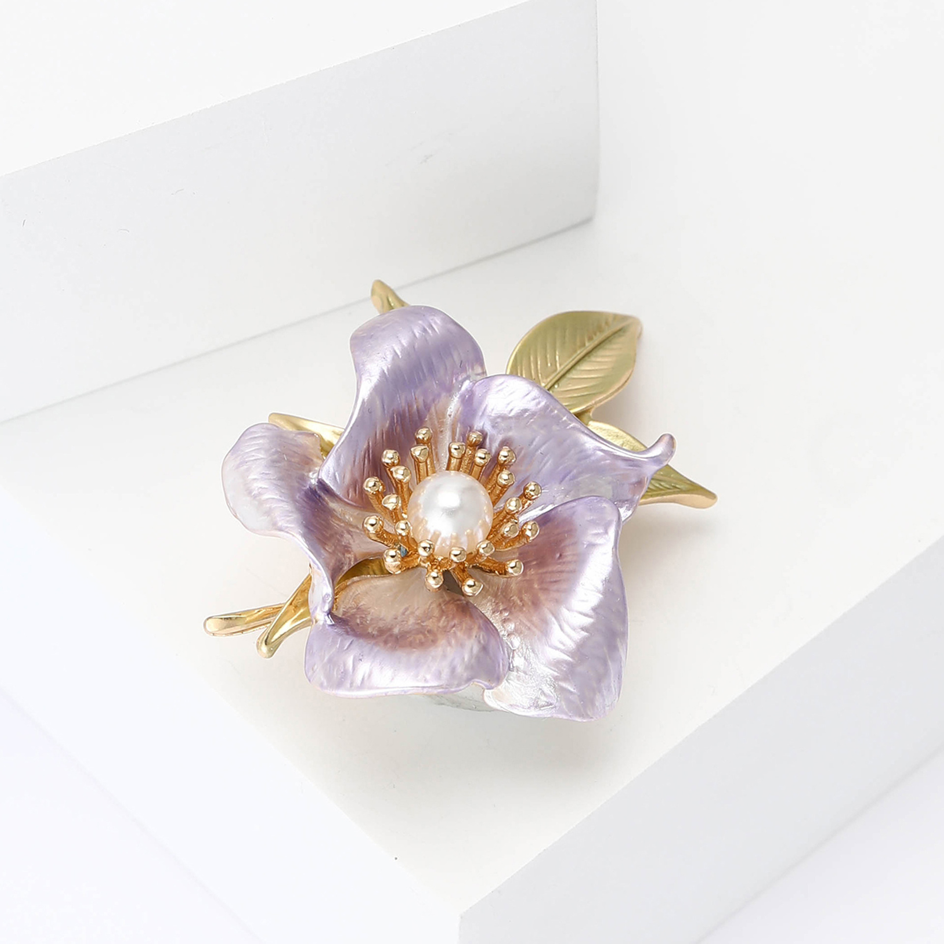 New exquisite high-grade alloy enamel daffodil brooch fresh sweet ladies dress corsage jewelry pin