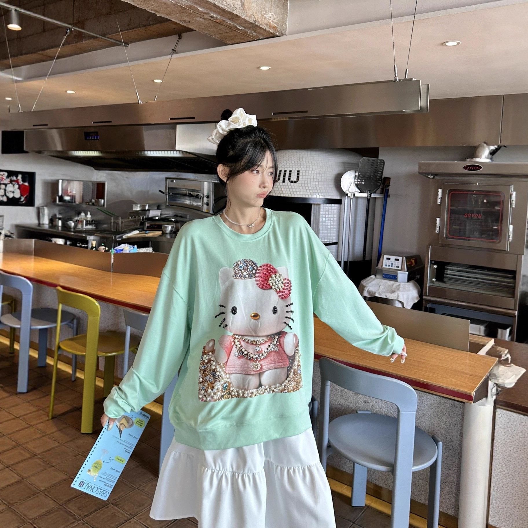 燊燊家韩版减龄时尚重工钉珠kt猫印花宽松显瘦新款圆领长袖卫衣女