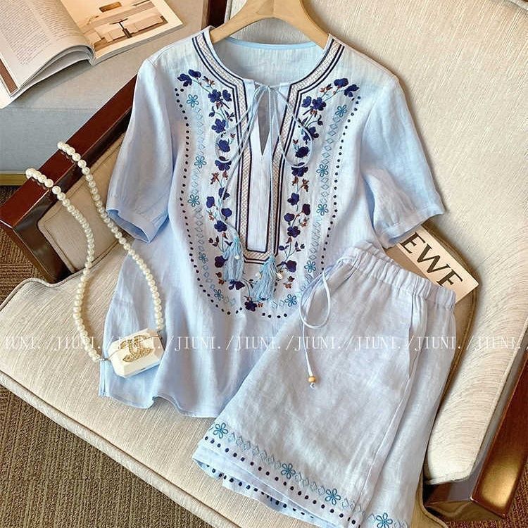 2026 Fashionable and Youthful Outfit Set for Summer: Sweet Floral Short Sleeve T-shirt and Loose Shorts Two-Piece Set for Women 2026 Fashionable and Youthful Outfit Set for Summer: Sweet Floral Short Sleeve T-shirt and Loose Shorts Two-Piece Set for Women
