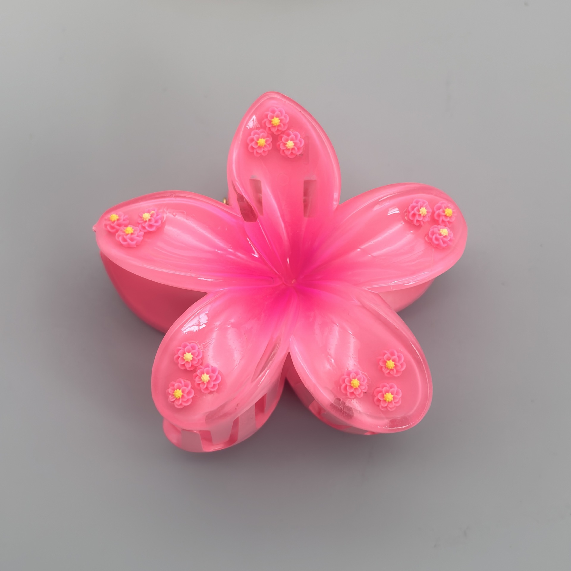 Pinza de pelo acrílica con flor de plumeria para mujer, accesorio de alta gama, pinza de tiburón, pinza de pelo cruzada para el verano.