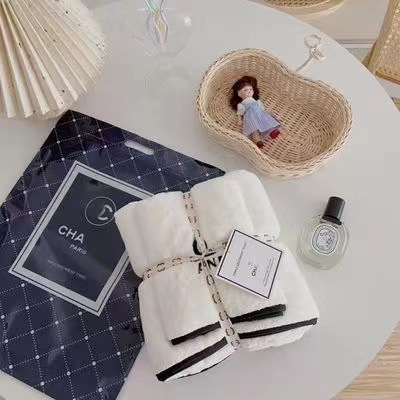 Cross-border foreign trade tide brand towel bath towel two-piece gift towel big brand wind beach towel quick-drying absorbent wholesale generation