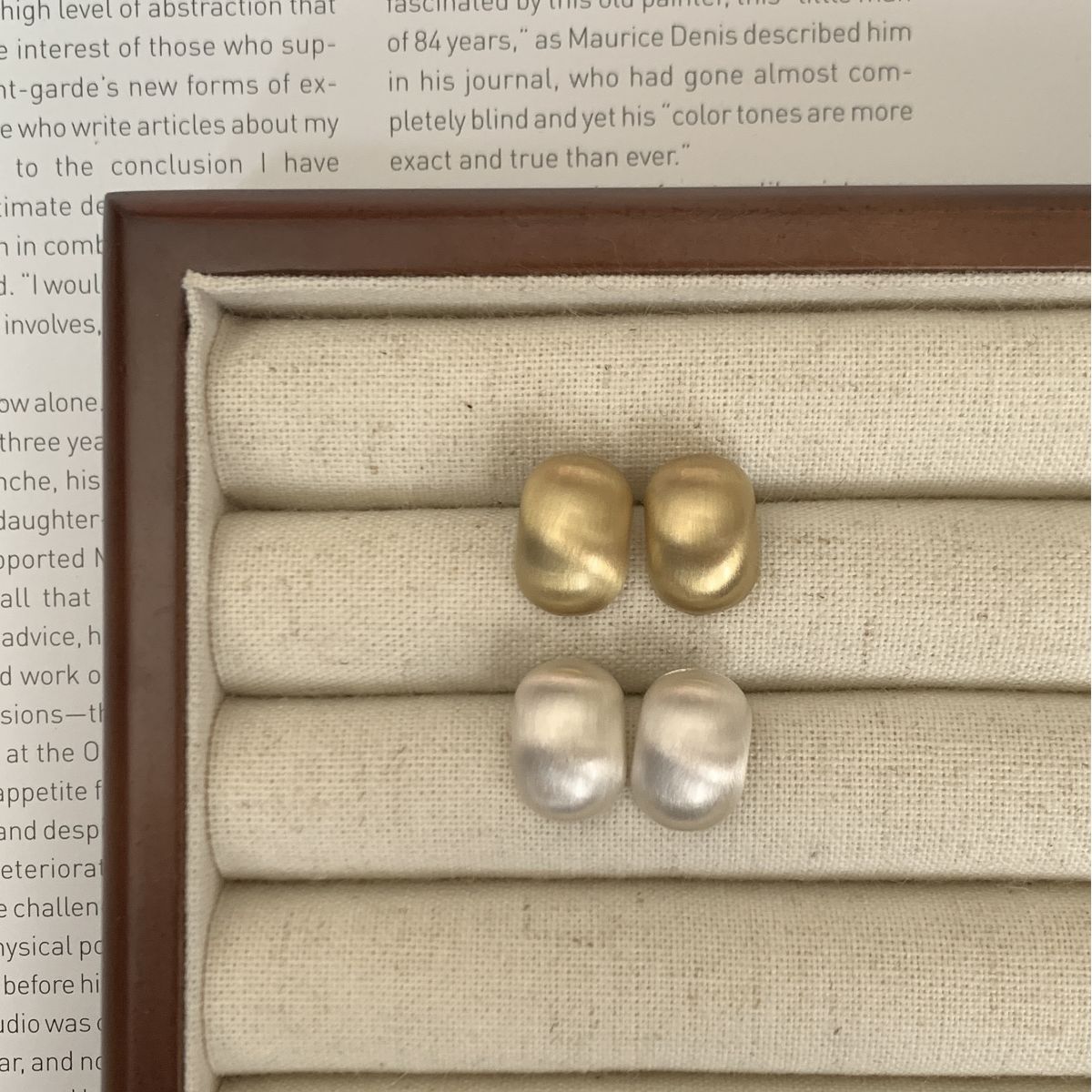 Matte fashionable elegant universal earrings