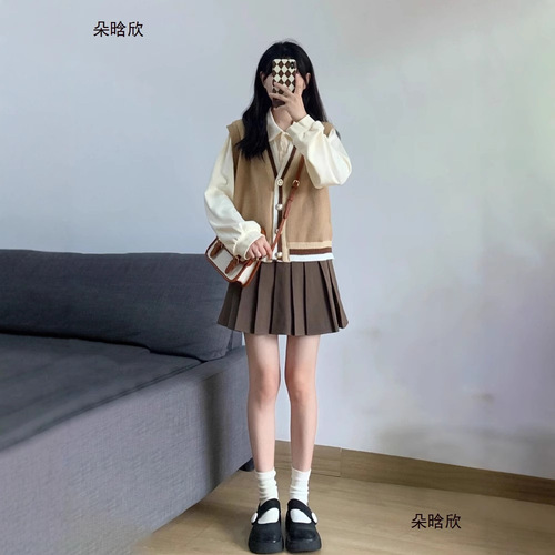 25 Spring and Autumn Hot Selling Knit Set of Three Knit Sweater Vests Khaki A-line Skirt Set Casual Japanese Style