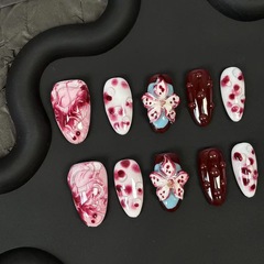欧米の手で甲を着て、手描きの立体彫刻をしています。