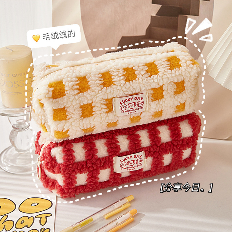 Bolsa de lápiz de cuadrillas cálidas de peluche de gran capacidad para estudiantes de secundaria y secundaria Caja de lápiz coreana Inswind bolsas de papelería para estudiantes de primaria