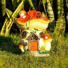 アマゾンの屋外の太陽エネルギーの小さい景観はかわいいキノコの樹脂の工芸品の置物の花園の家の置物を飾ります。