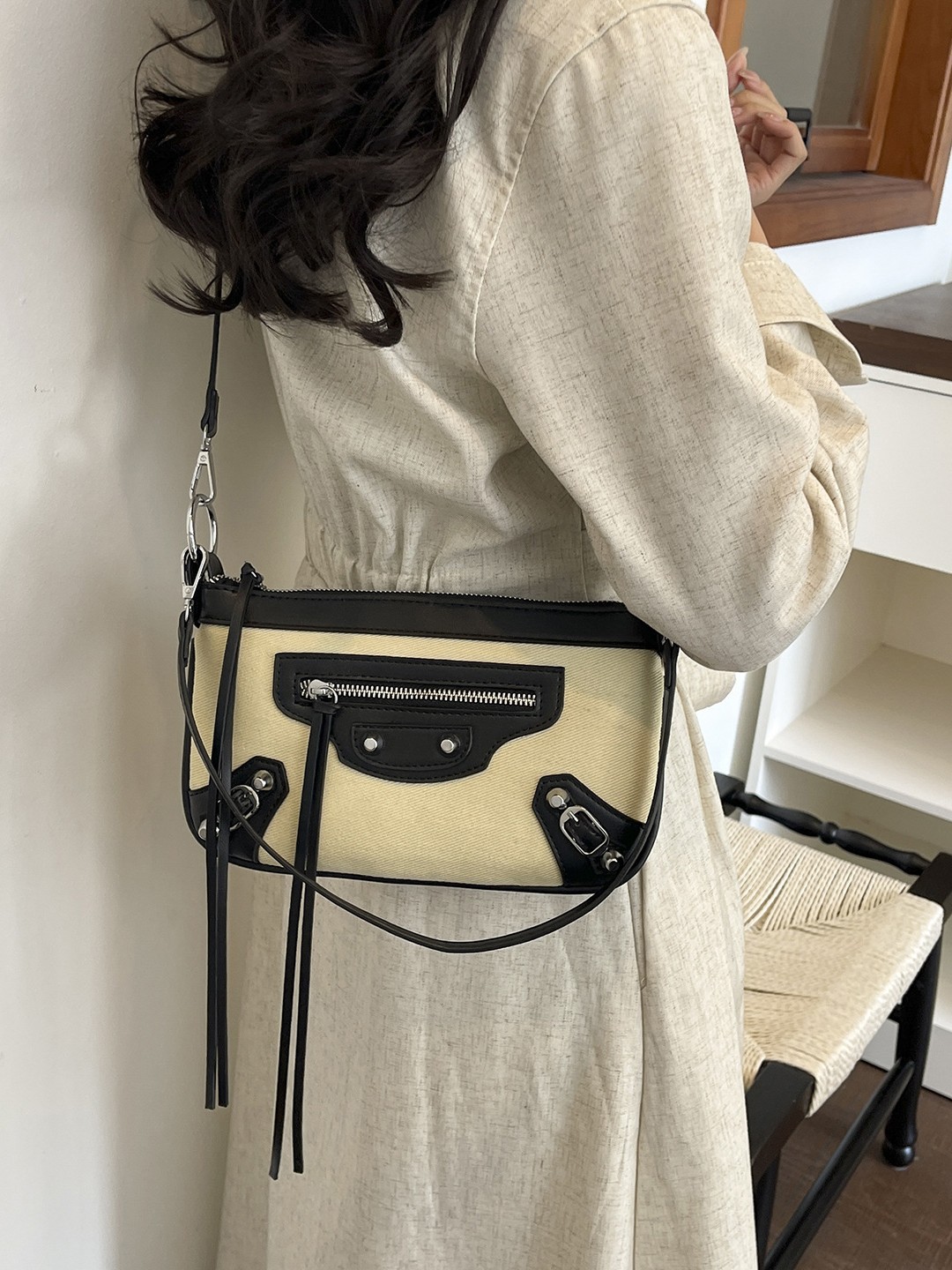 Bolsos de alta calidad para mujeres 2026 nueva textura de moda remaches locomotora viento bolsos de tendencia transfronteriza bolsos de mochila image 5