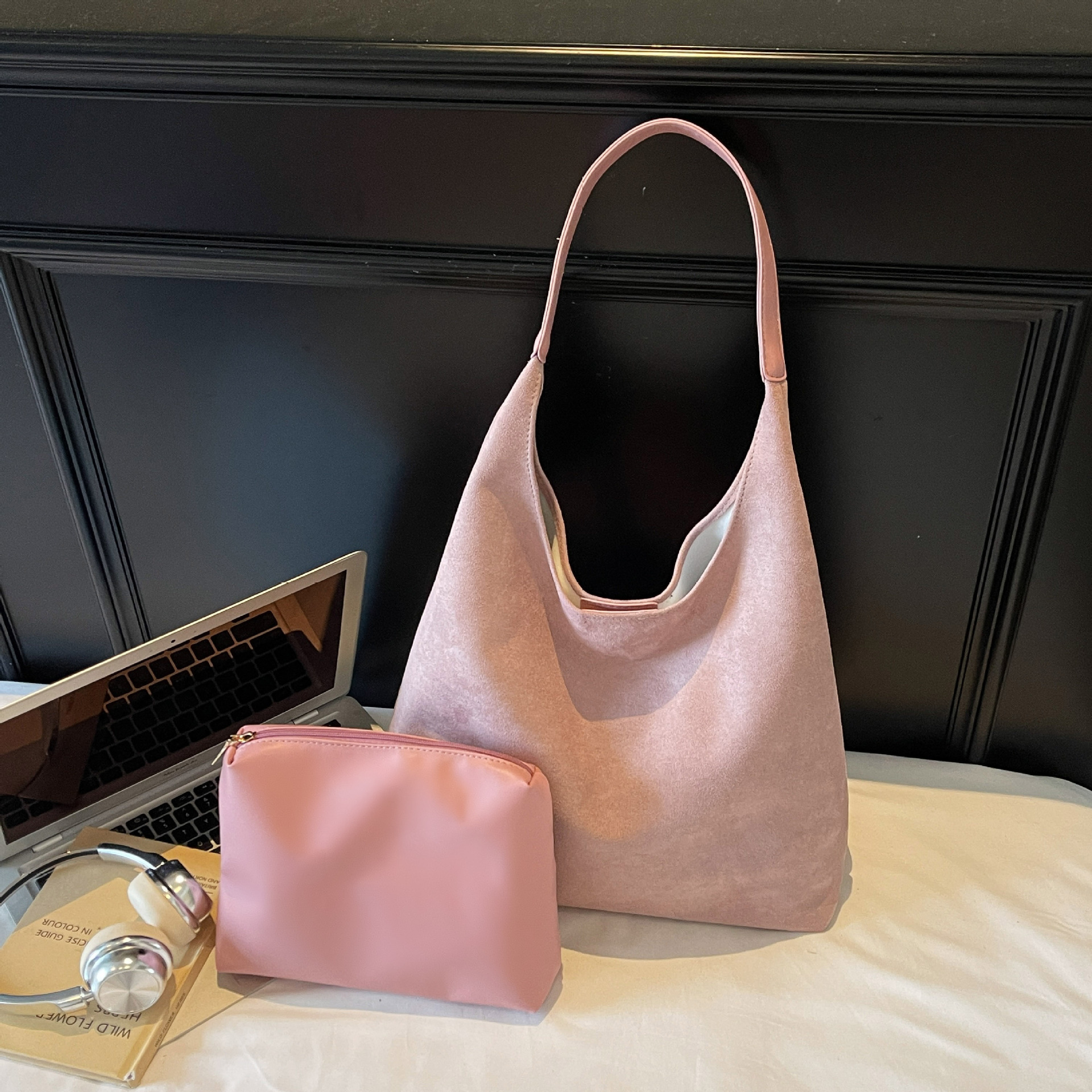 Bolsa de veludo suave retro 2025 nuevo otoño invierno popular bolsa de hombro de gran capacidad bolsa de cubo explosiva
