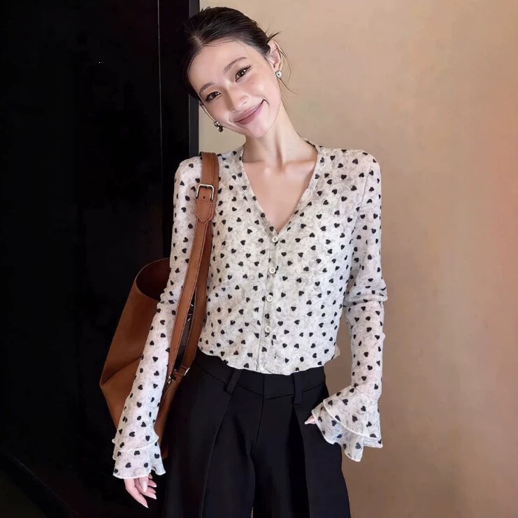 Sexy and Alluring Button-Up Heart Print V-Neck Cardigan Long-Sleeve T-Shirt for Women, Summer Short Thin Style, Cool and Sun-Protective Top