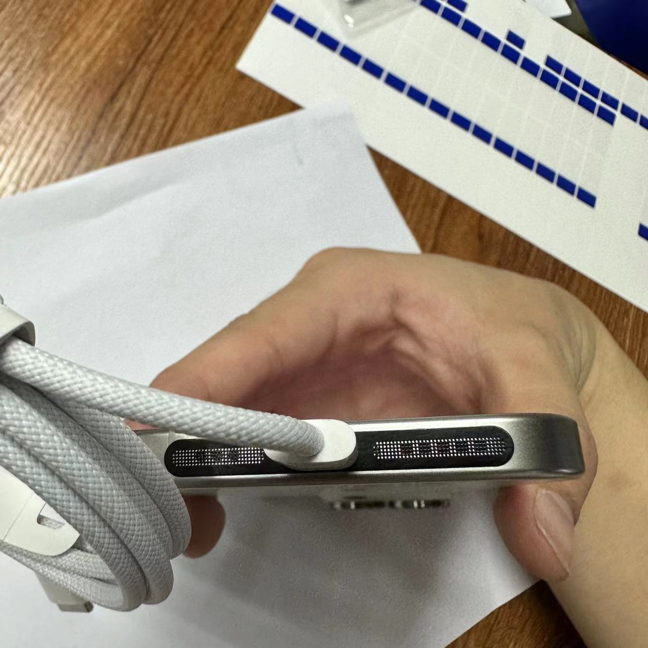 Adecuado para iPhone 16 Pro Max, red metálica antipolvo, 15 Plus, Apple 14, altavoz 13, red antipolvo, adhesivo protector.