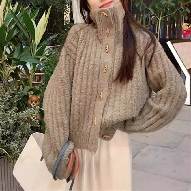 Ретро мягкий клейкий дизайн с роговыми пряжками и водолазкой свитер кардиган осенью и зимой ленивый ветер свободный толстый трикотажный топ