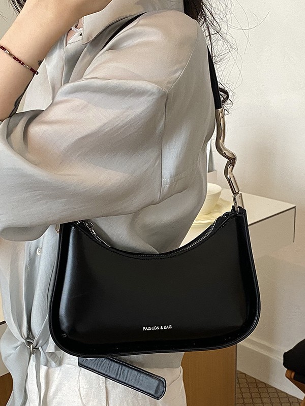 Nicho de diseño bolso de brazo para mujeres 2026 comercio exterior nueva moda alta sensación de viaje simple bolso de media luna de hombro