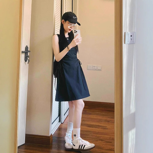 Black sleeveless tank top dress for summer 2025, featuring a salt-style street style design, off-shoulder, slimming, dairy-inspired, suitable for petite figures, A-line short skirt.