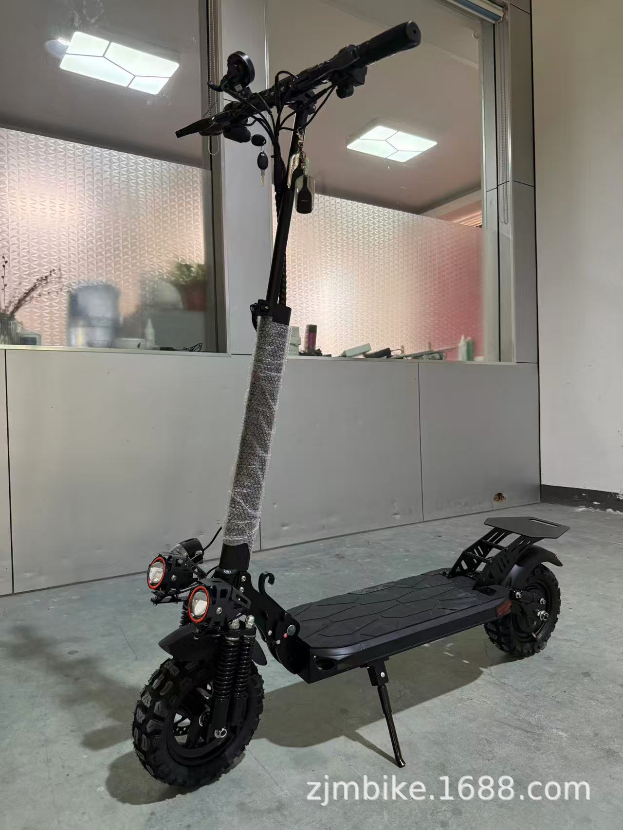 Off-Road 11inch Adult 1200W Electric Scooter Foldable Electric Scooter 48V Front and Rear Shock Absorbers