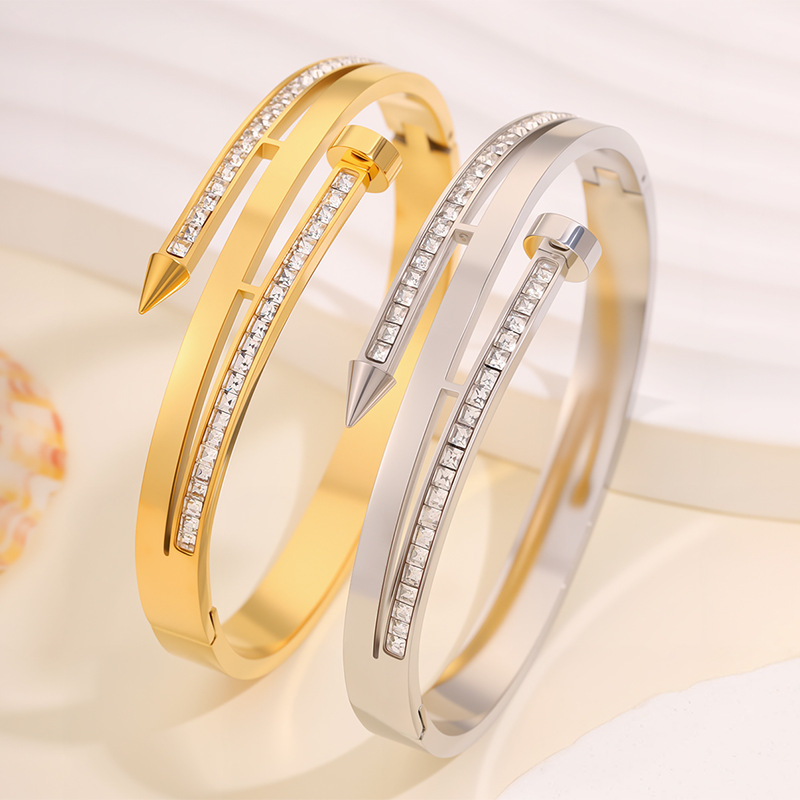 Pulsera de titanio con incrustaciones de diamantes para mujer, se puede usar en la ducha sin decolorarse, estilo europeo y americano, pulsera versátil de acero inoxidable para parejas. image 1
