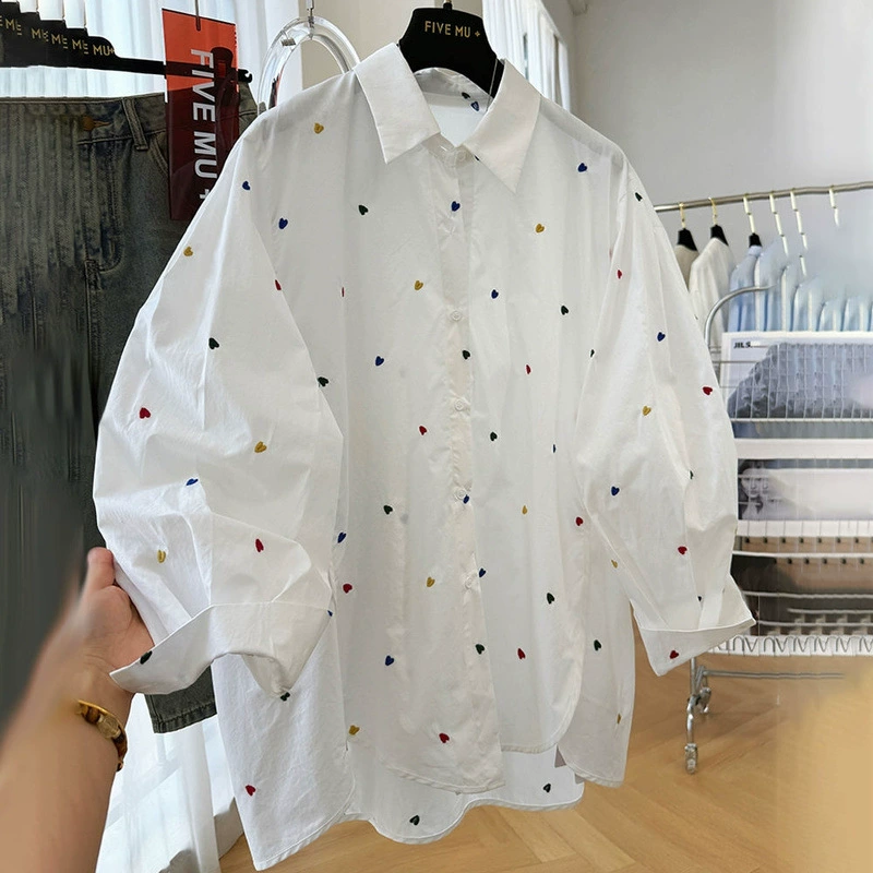 Женская рубашка с длинным рукавом, свободного кроя, с принтом сердечек, уменьшающая возраст, в стиле casual, весна 2025, новая корейская модель.