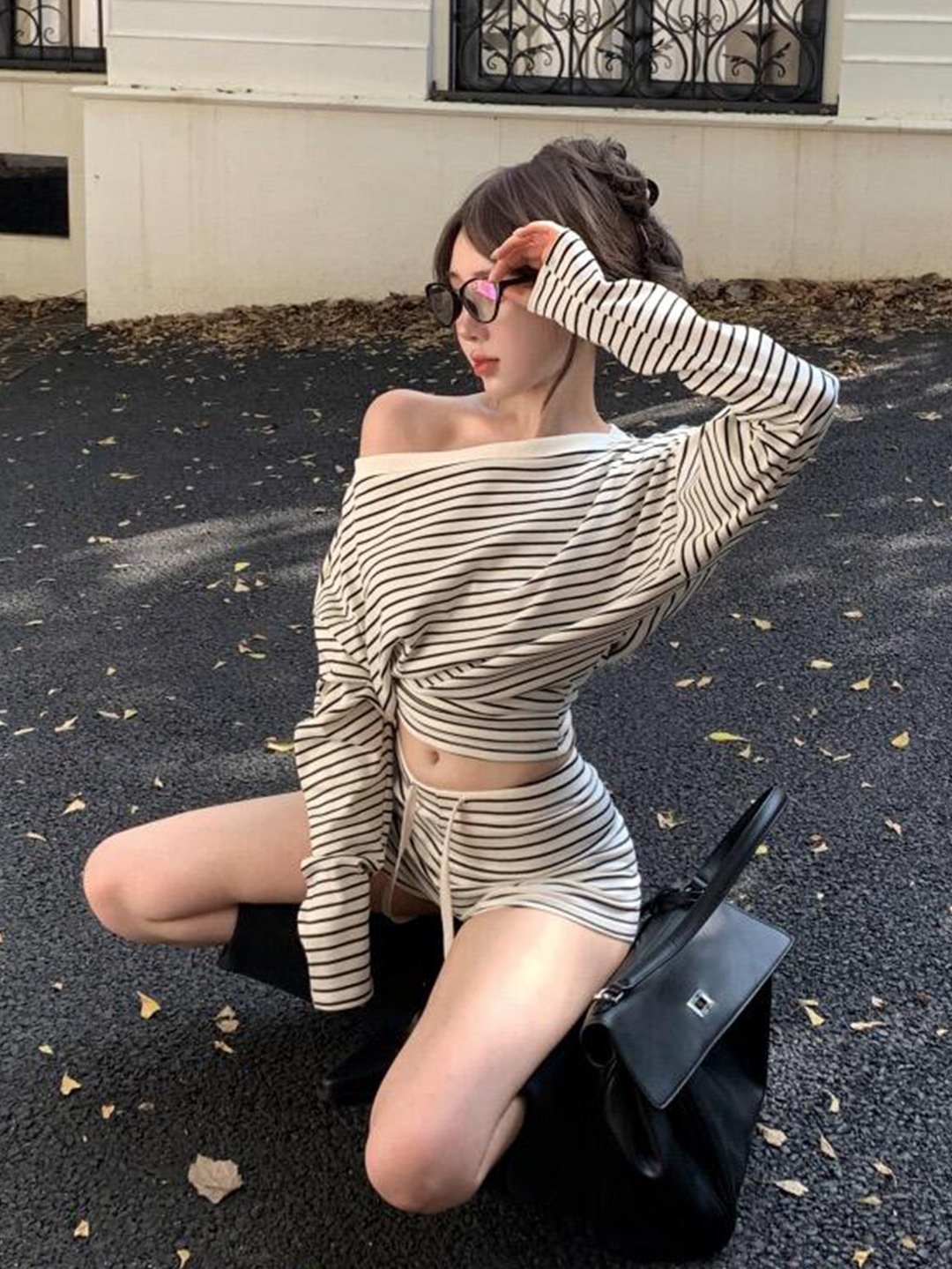 Black And White Striped Off-shoulder Pajama Set For Women_voghion.com