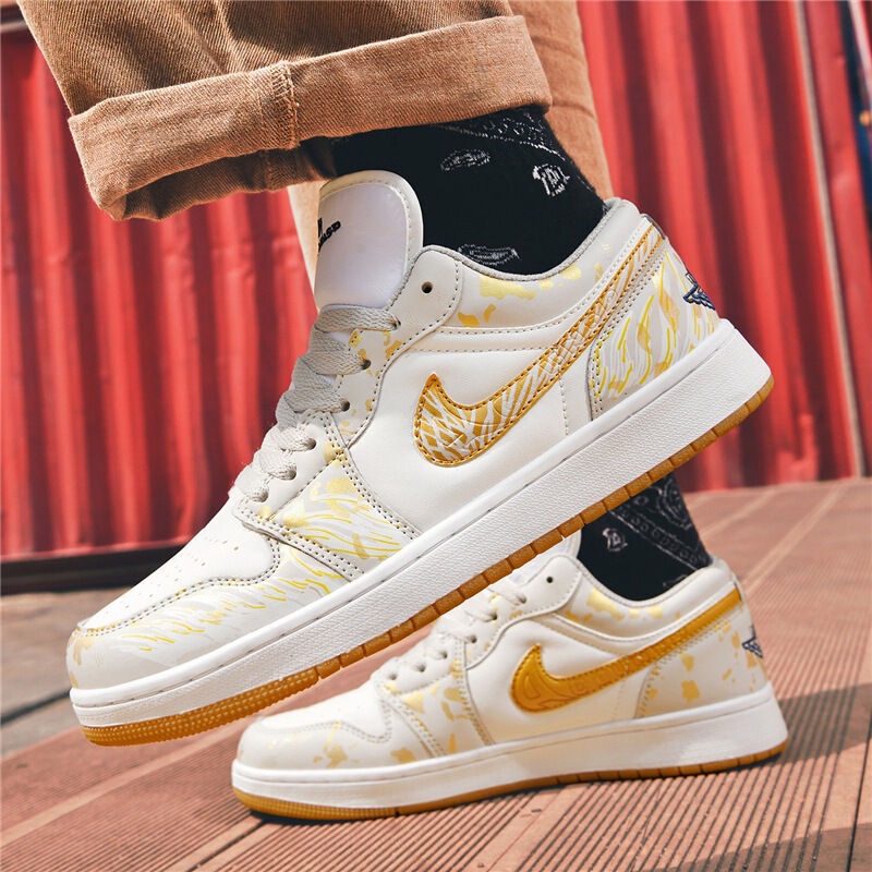 Spring Lace-Up Large Size Couple's White Sneakers, Fashionable Youth Low-Top Shoes, Sports Casual Sneakers, Versatile Men's Shoes Spring Lace-Up Large Size Couple's White Sneakers, Fashionable Youth Low-Top Shoes, Sports Casual Sneakers, Versatile Men's Shoes