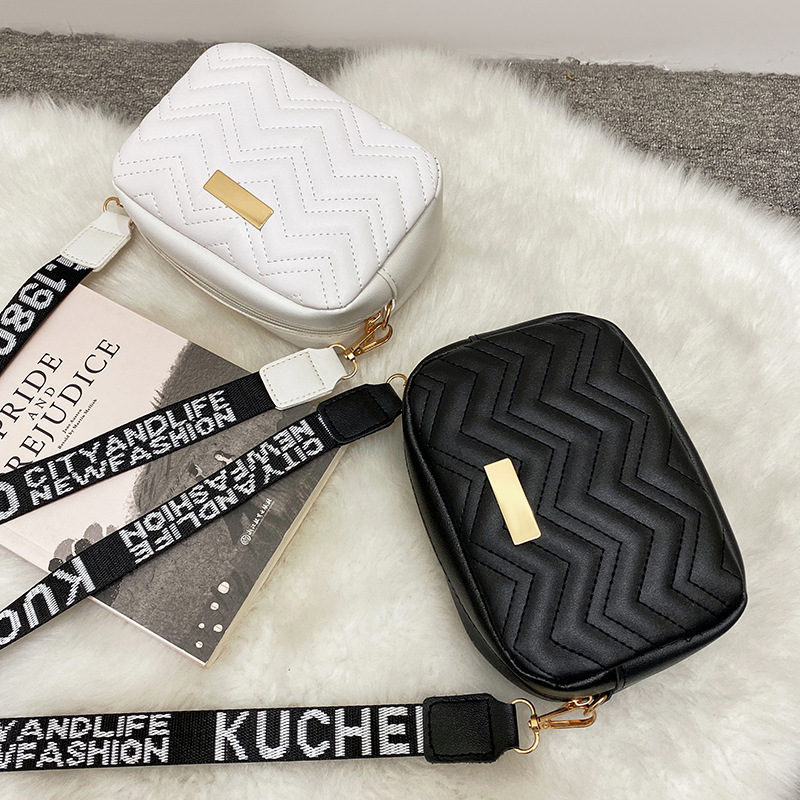 Impresión de cinturón de hombro bolsos de mochila2024 bolsos de mujeres bolsos de comercio exterior bolsos de bordado ondulados de mujeres coreanas