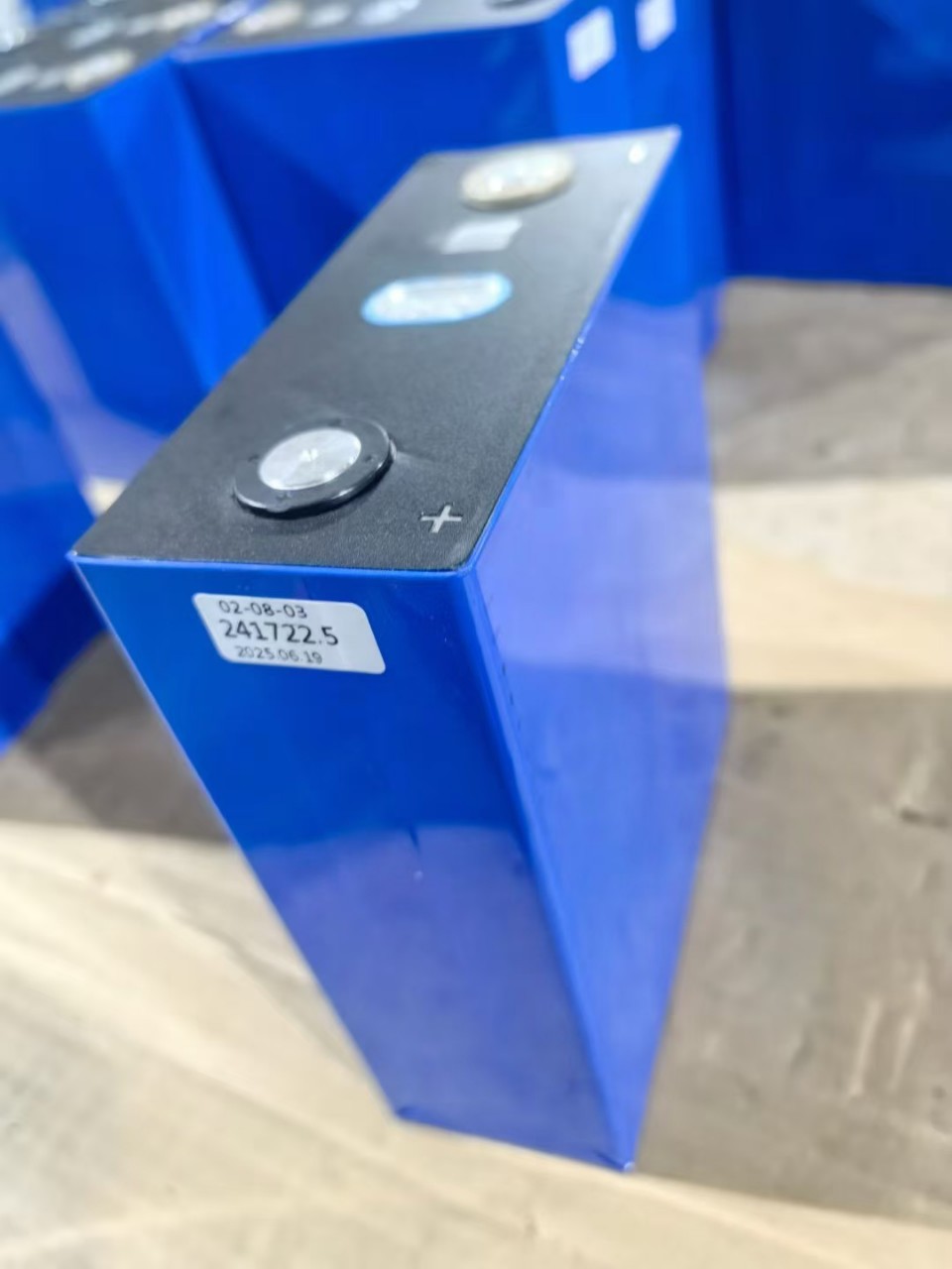 Natrium-ion batareya 75Ah/230Ah elektrik nəqliyyatı və günəş enerjisi
