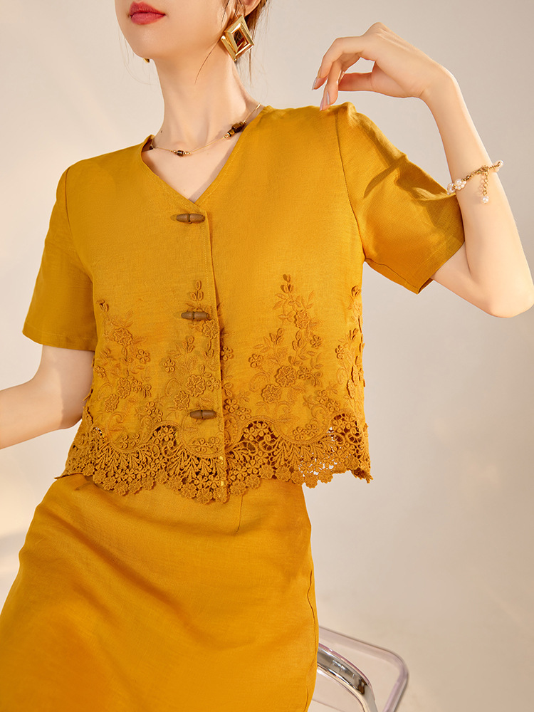 Bộ áo sơ mi ren thêu và chân váy maxi phong cách Trung Hoa mới dành cho nữ mùa hè — Chân váy màu trắng be, Áo màu caramel, Áo màu trắng be, Chân váy màu caramel