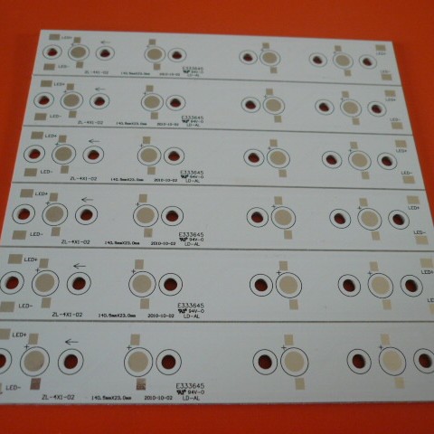 4W尺寸140.5X23MM铝基板PCB线路板厂家