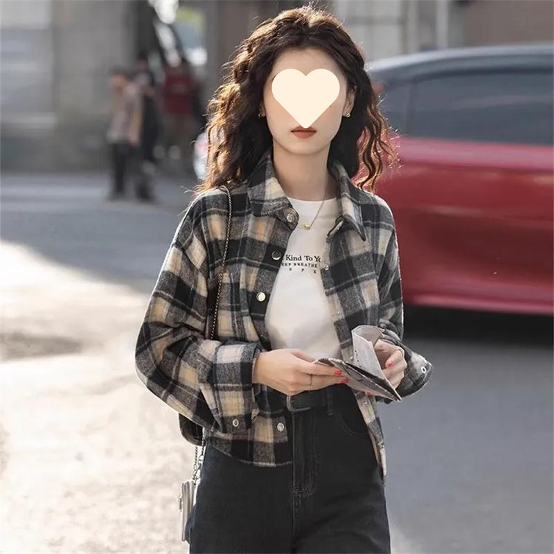 レトロな赤い格子のシャツのコートの女性の春秋のデザイン感の小さい大衆のゆったりしている怠惰な風の短い長袖の上着|undefined