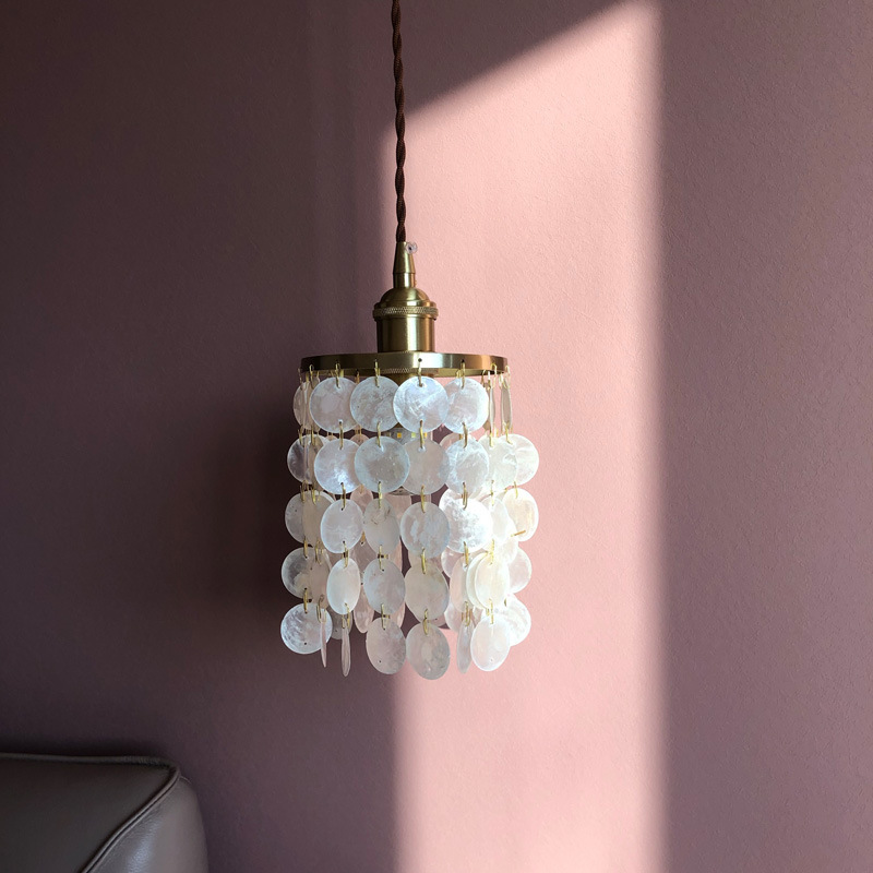 Cross-border Japanese retro shell wind chime bedroom bedside small t chandelier French simple aisle net red Zhongshan factory