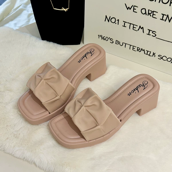 High -heeled fold brown