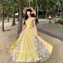 法式荷叶边领黄色吊带连衣裙女夏季蕾丝拼接气质收腰显瘦大摆长裙