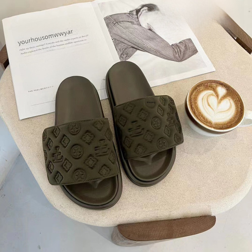 Women's outdoor slippers with Velcro closure, thick-soled flip-flops, platform sandals with embossed flat soles, versatile and trendy outdoor summer slippers