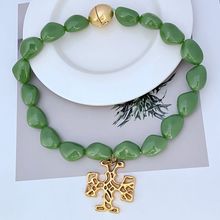 欧美时尚轻奢通勤小众设计不规则绿色亚克力金属英文字母项链